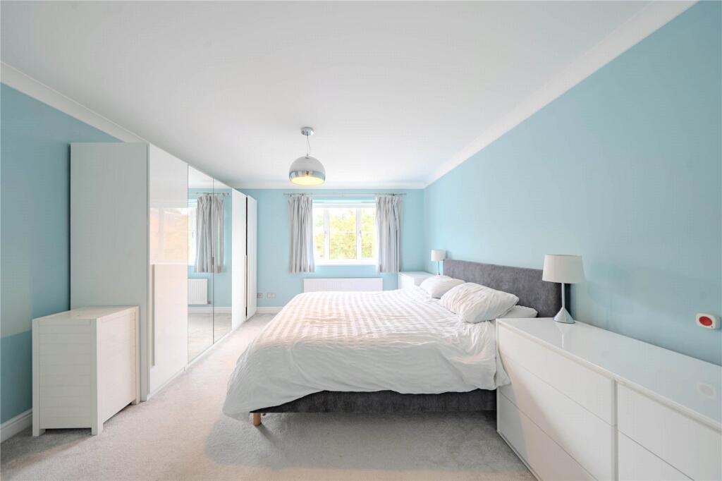 House in Leeds, West Yorkshire - View 5