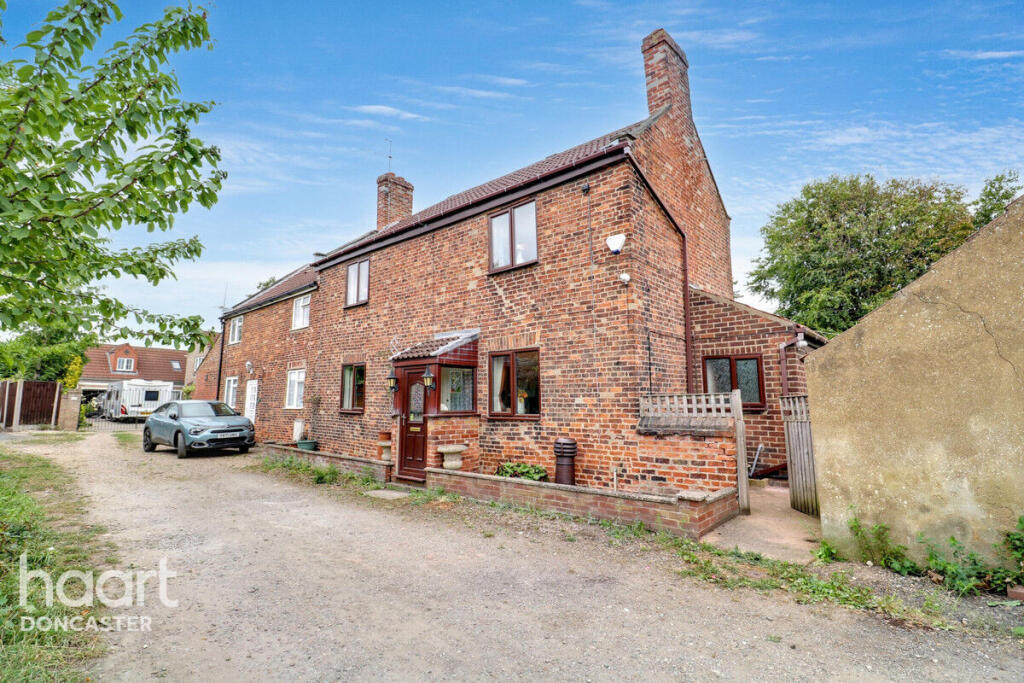 3-bed house on New Lane, Doncaster, £160,000