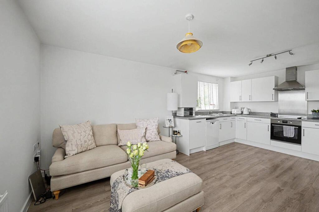 Apartment in Winchester, Whiteley - View 4