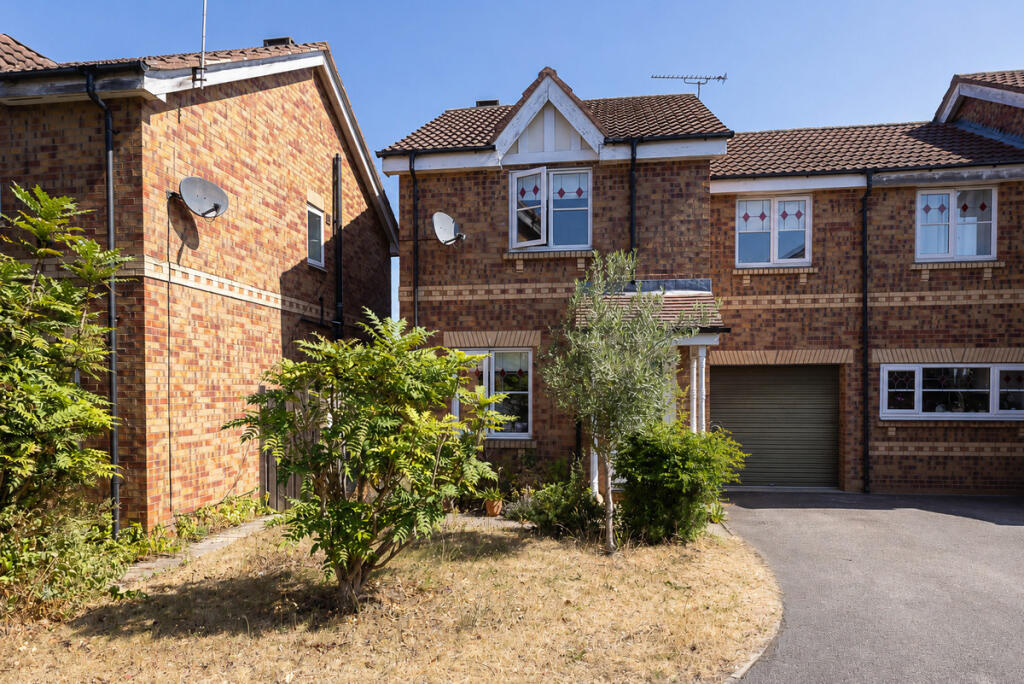 House in Doncaster, Rossington - More