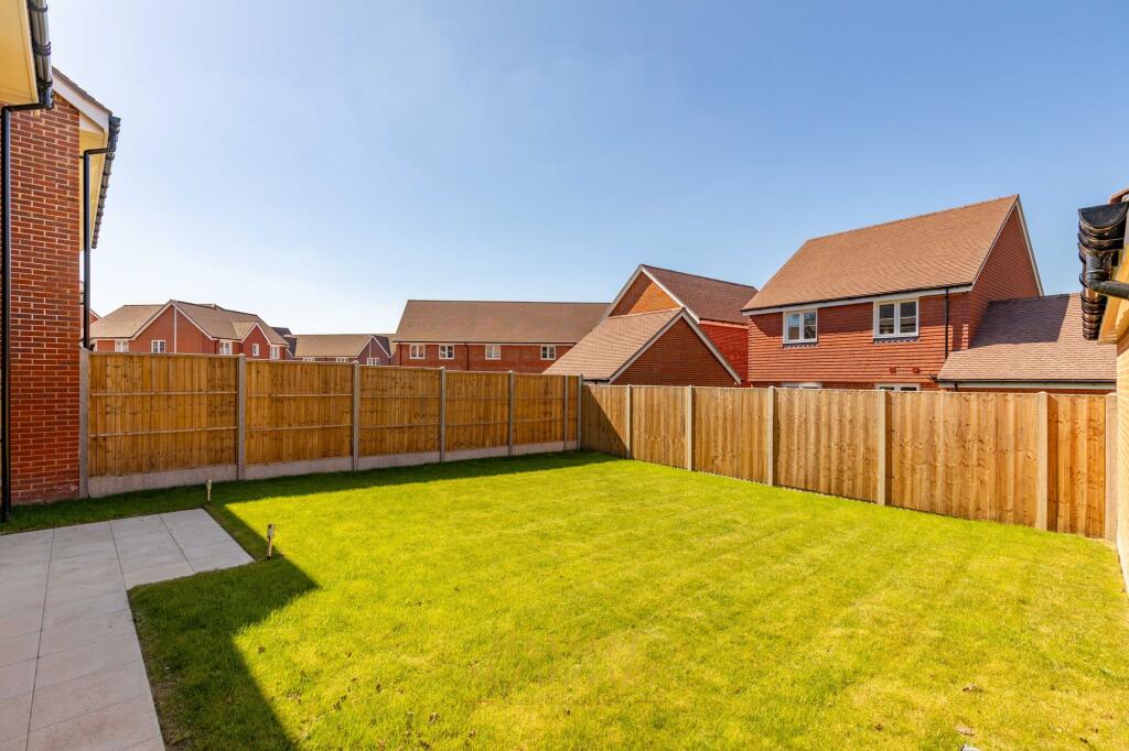 Anning Close, Horley, RH6 photo 2