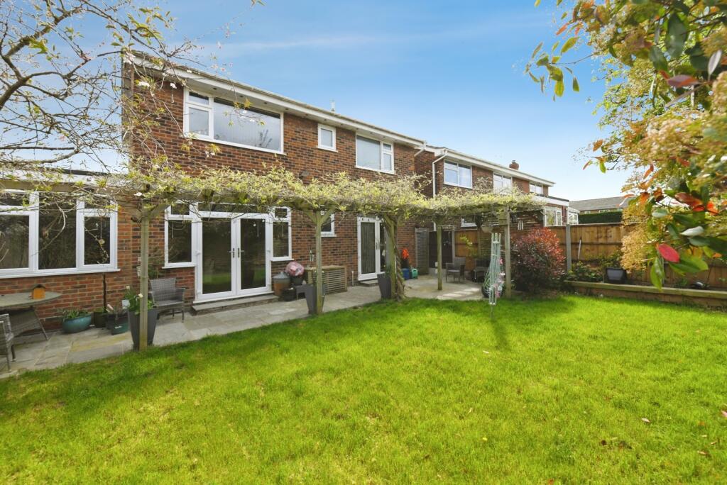 House in Southend-on-Sea, Essex - More