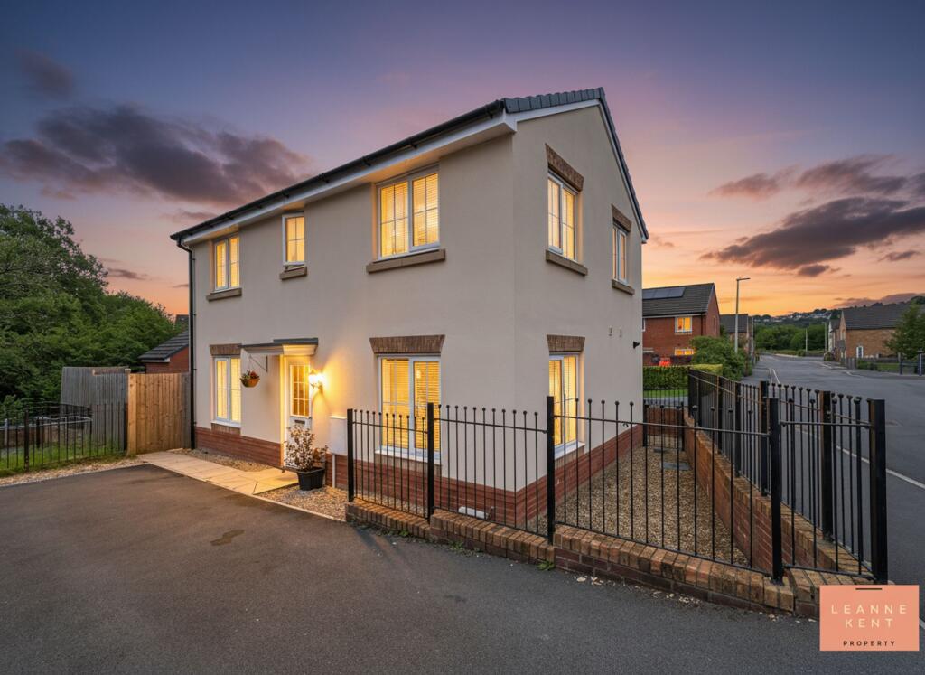 3-bed detached on Waun Draw, Caerphilly, CF83, £315,000