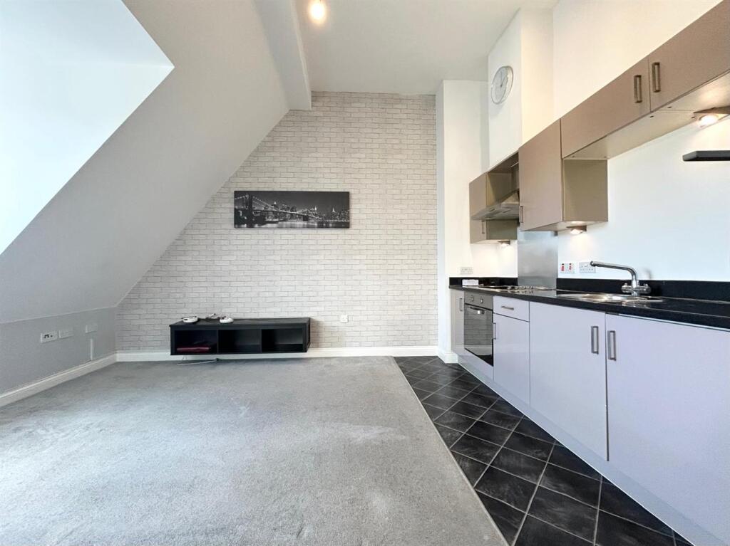 Apartment in Bristol - View 3