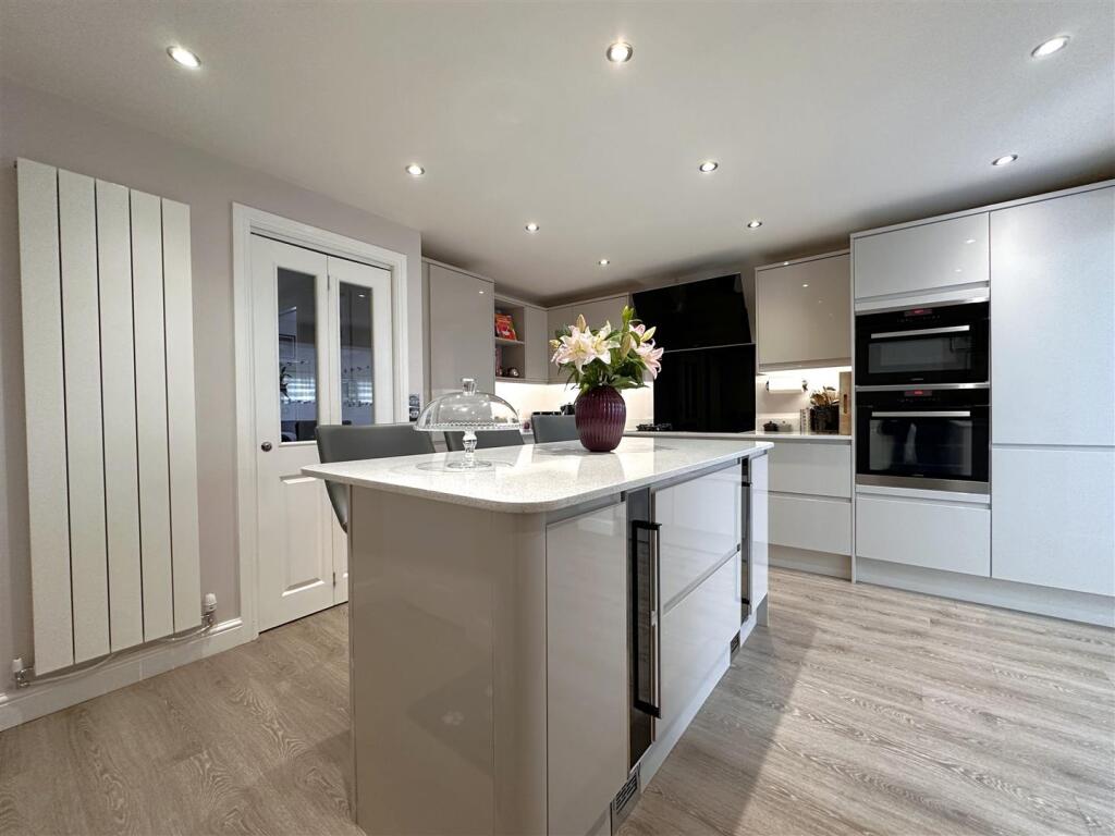 Broughton Drive, Newark - More