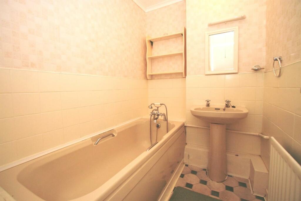 Kenilworth Court, Washington photo 4