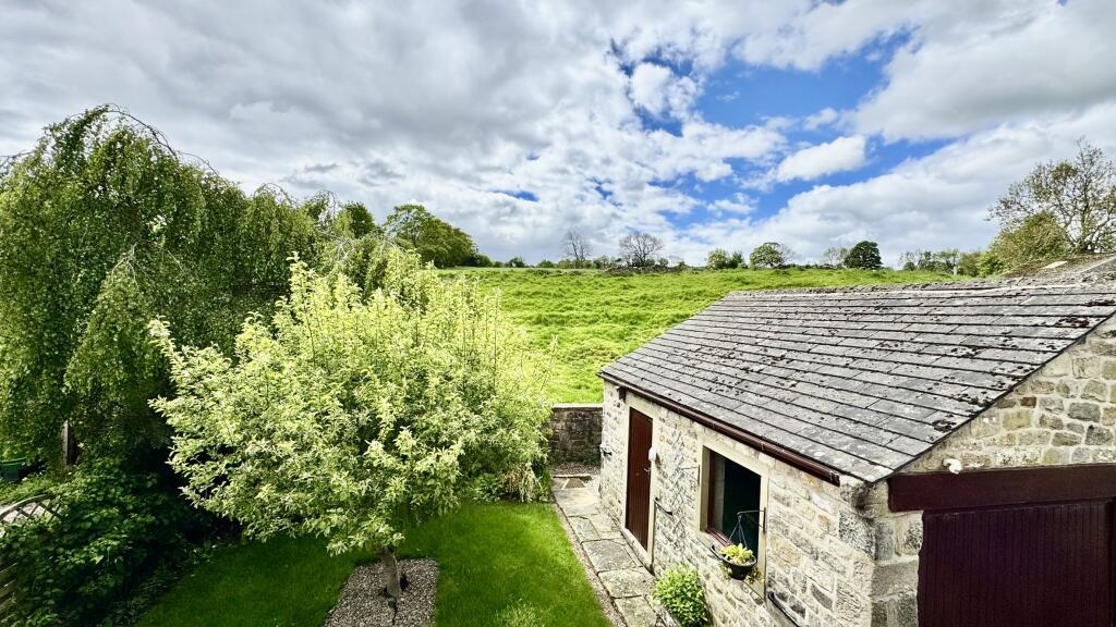 House in Bradford, Addingham - View 2