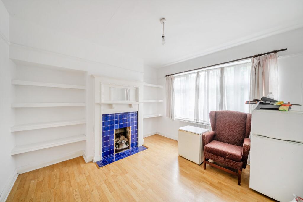 House in London, Colney Hatch - More