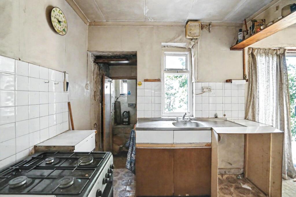 House in Gillingham, Hale - More