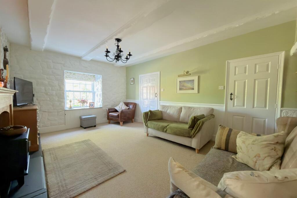 House in Muston - More