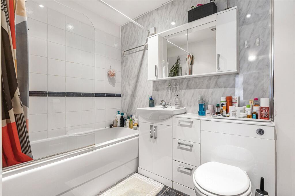 Apartment in London, St Luke's, Clerkenwell - View 4