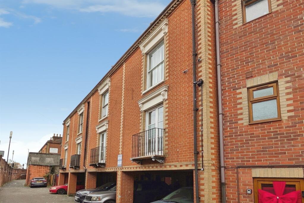 Main image of property: The Mews, SO14