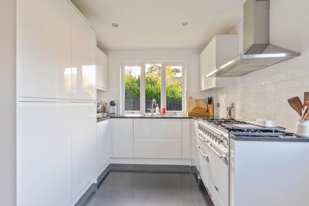 House in Newport - View 5