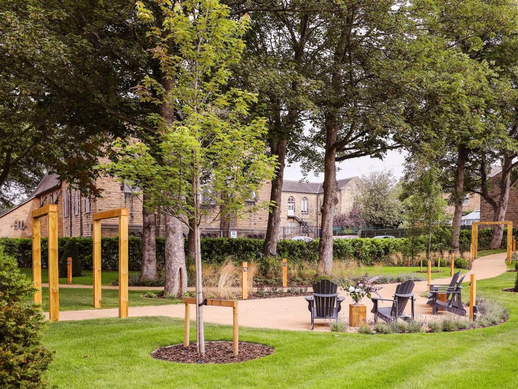 Apartment 18, Crowther House, East-Thorpe Court, Mirfield photo 2