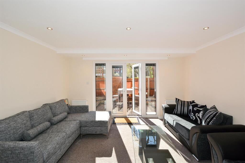 4 bedroom terraced house for rent