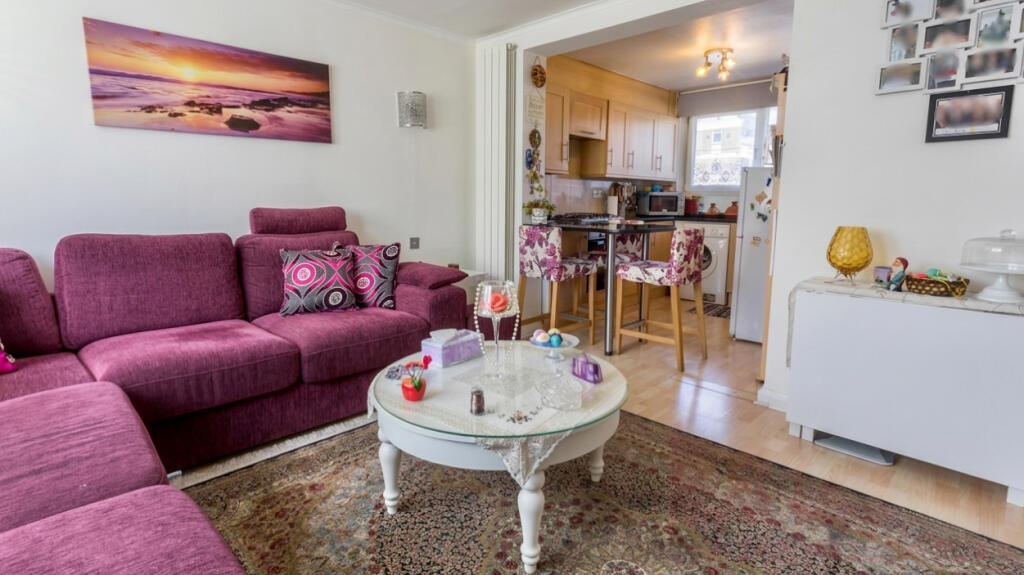 Apartment in Southall - More