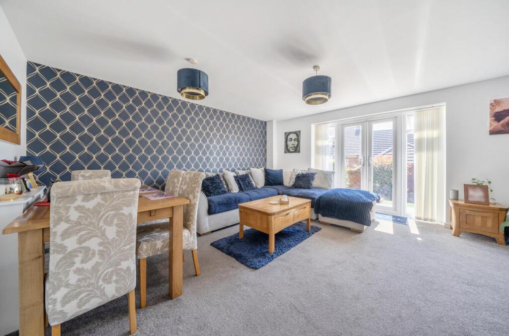 Farnborough Drive, Daventry, NN11 - View 3