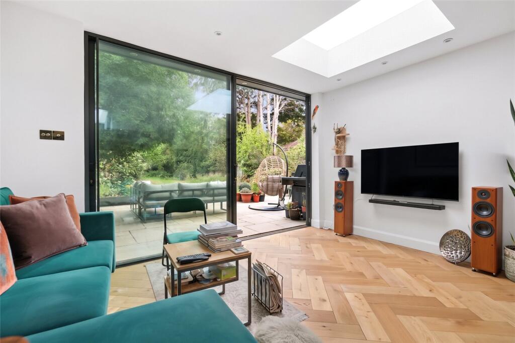 House in Twickenham - More
