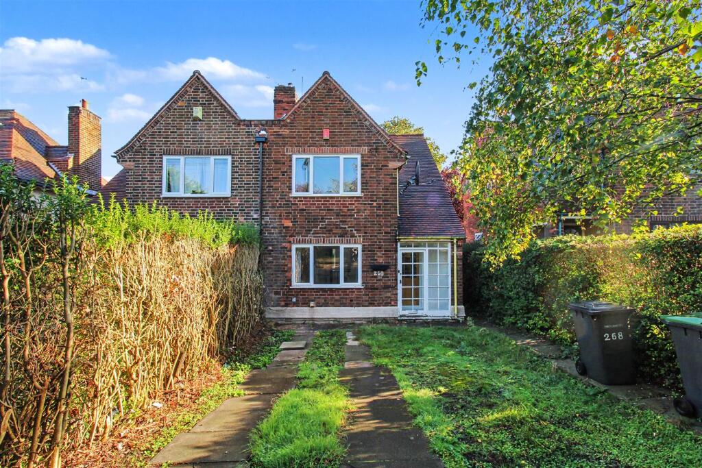 Main image of property: Wollaton Road, Beeston, NG9 2PP