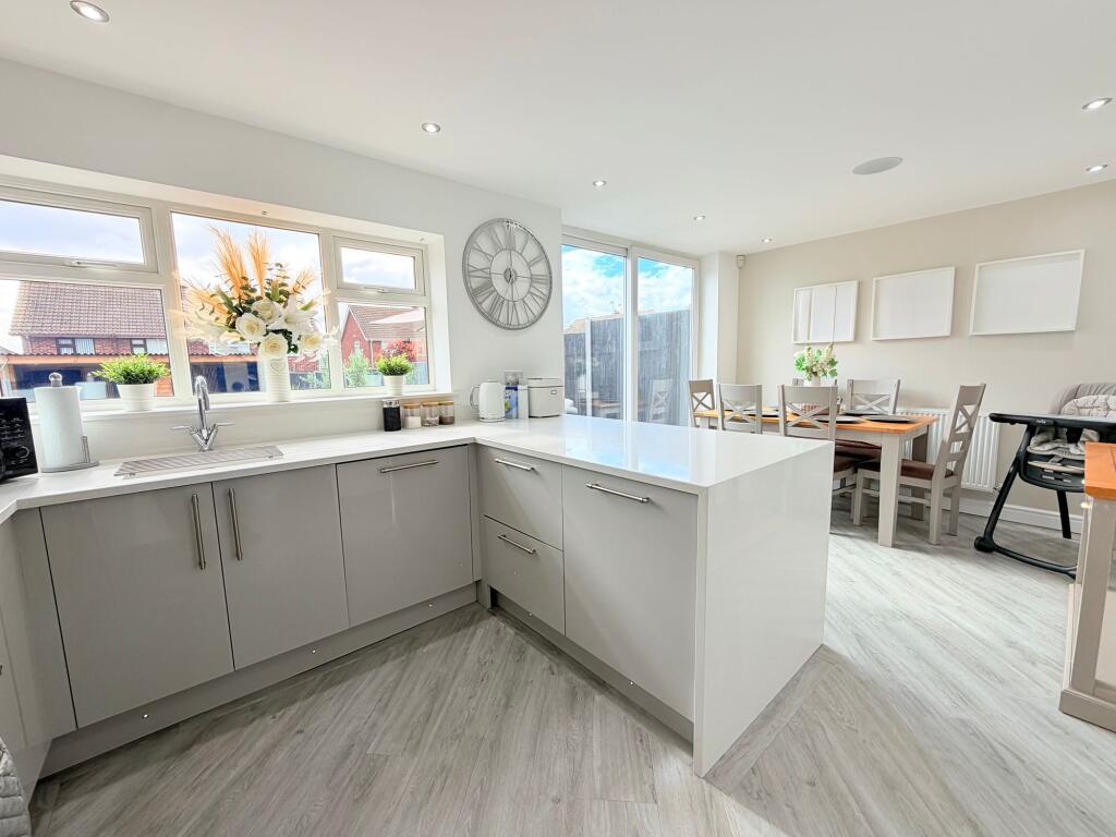 House in Nuneaton and Bedworth, Warwickshire - View 2