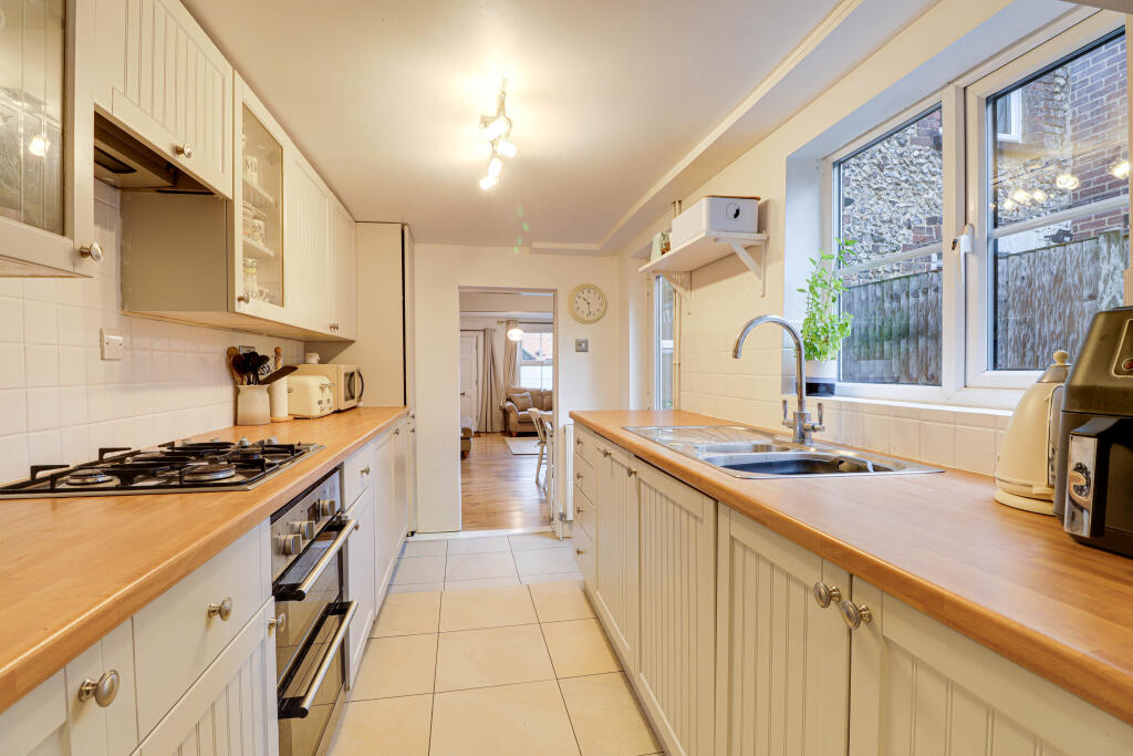 House in Dacorum, Markyate - More