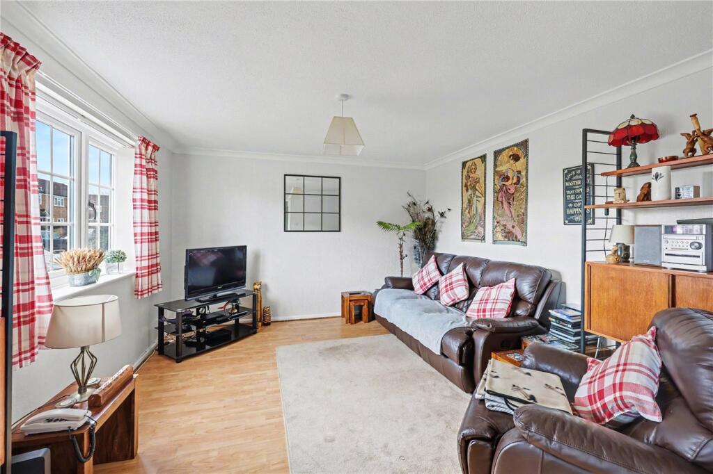 Cottinghams Drive, Hellesdon, Norwich, Norfolk, NR6 photo 2