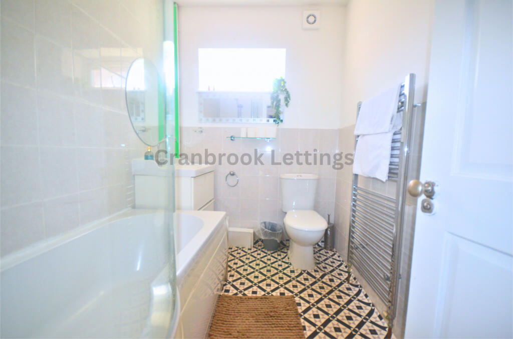 Pershore Close, IG2 6RR photo 5