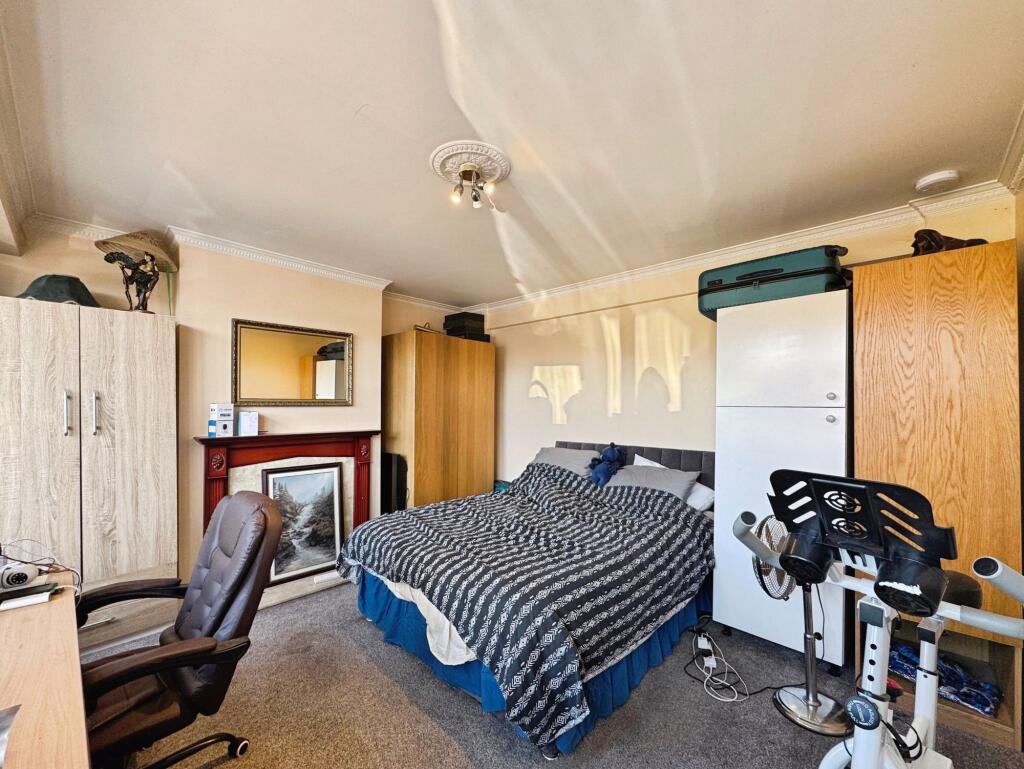 House in Dacorum, Nash Mills - More
