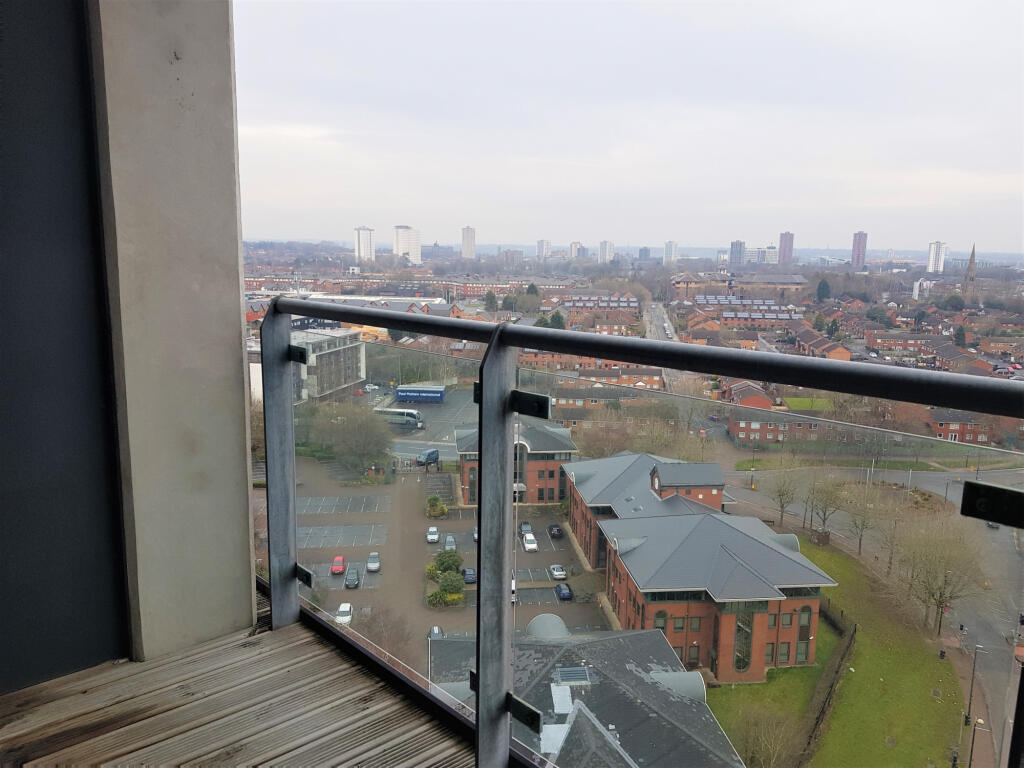 Main image of property: 250 The Quays, Salford, M50