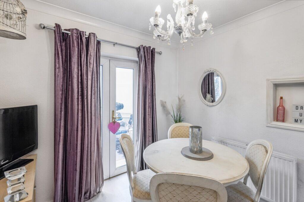Wainfleet Road, Harrogate, HG1 3ED photo 4