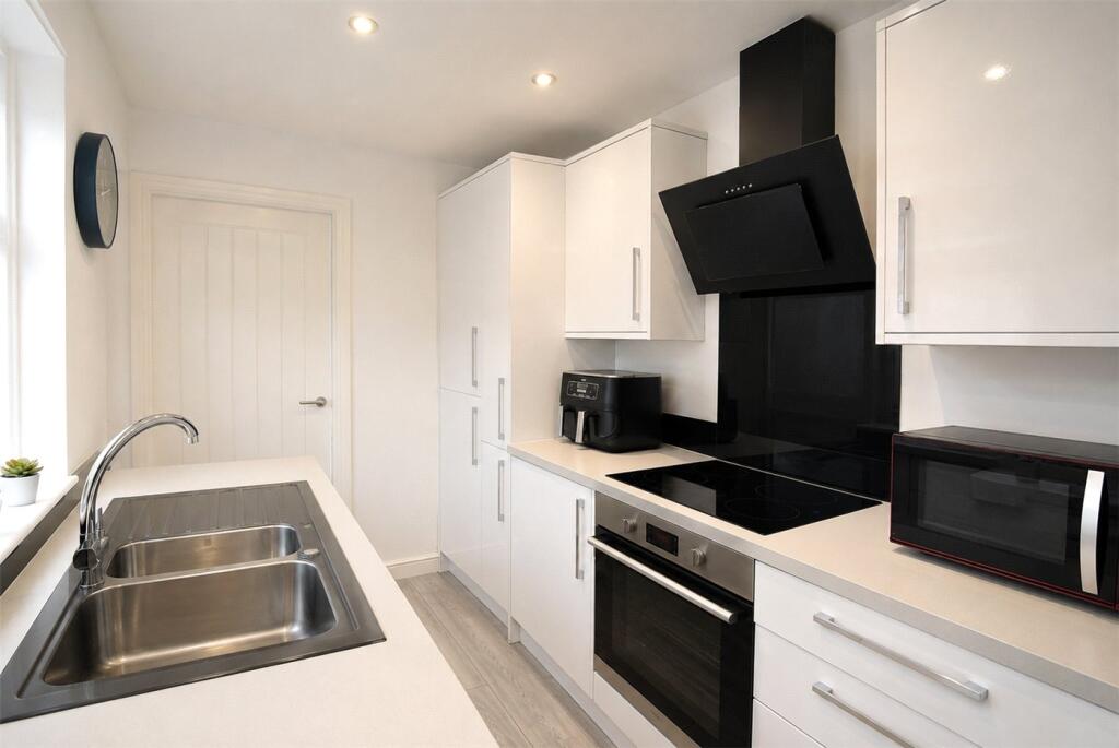House in Wirral, Liverpool City Region - View 4