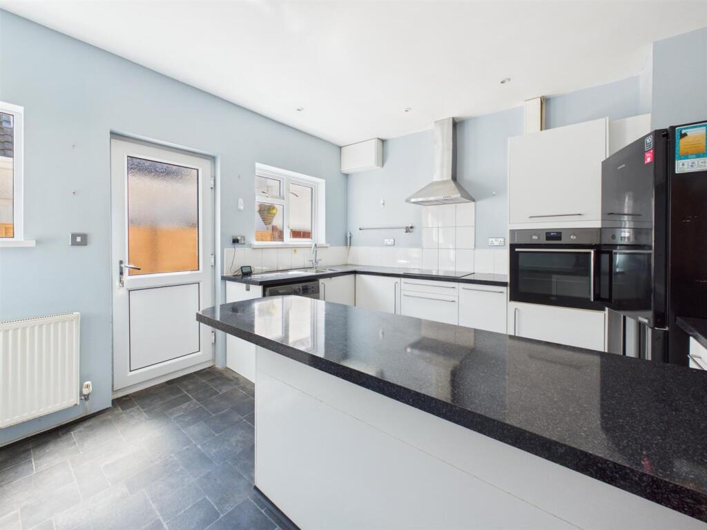 Mayfield Avenue, Porthcawl - View 6
