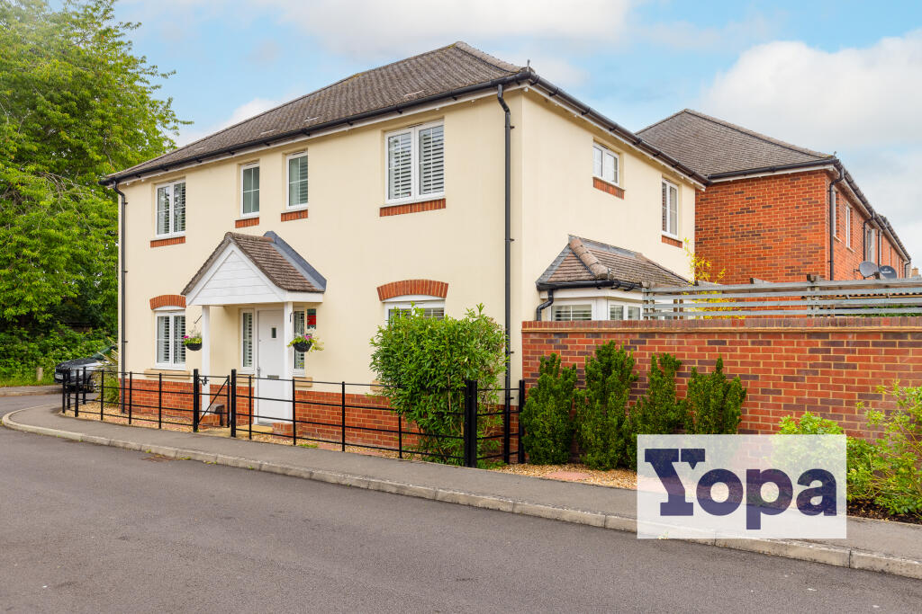4-bed detached on Conduct Gardens, Eastleigh, SO50, £550,000