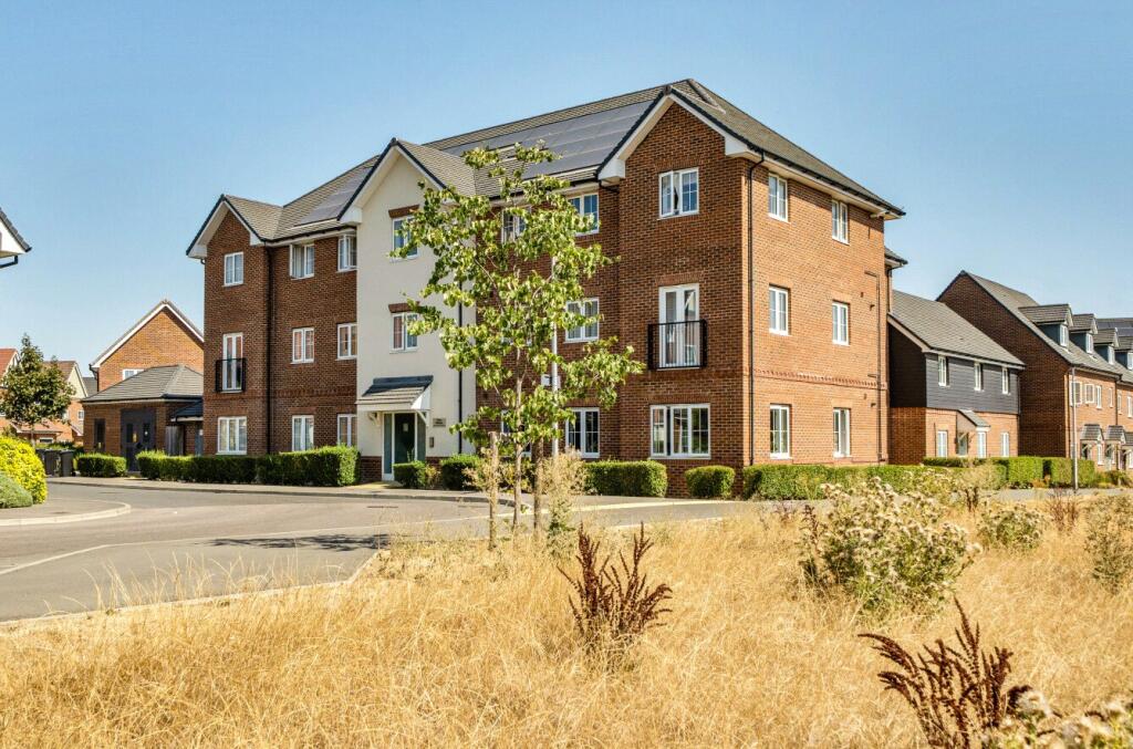 2-bed flat on Barley Road, Finchwood Park, Wokingham, £320,000