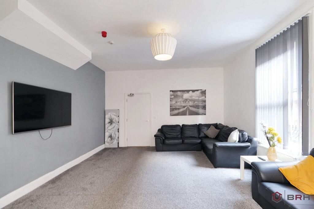 House in Hull - View 4