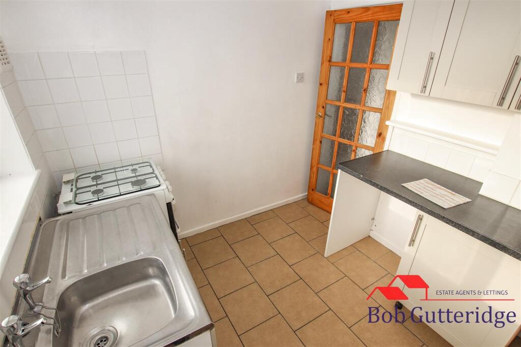 Apartment in Newcastle-under-Lyme, Bradwell - View 5