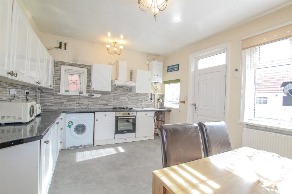 House in Huddersfield - View 3