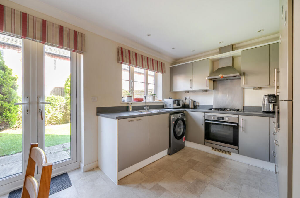 Watersmead Drive, Littlehampton, West Sussex, BN17 photo 3