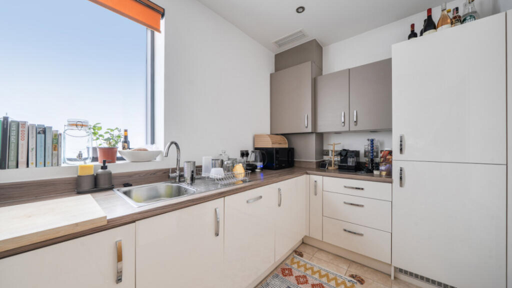 Apartment in London - More