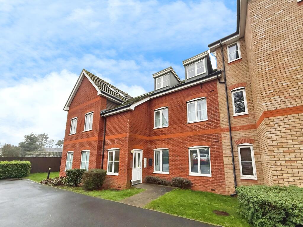 Main image of property: 42 Daneholme Close, Daneholme Close, Daventry, West Midlands NN11 0PN