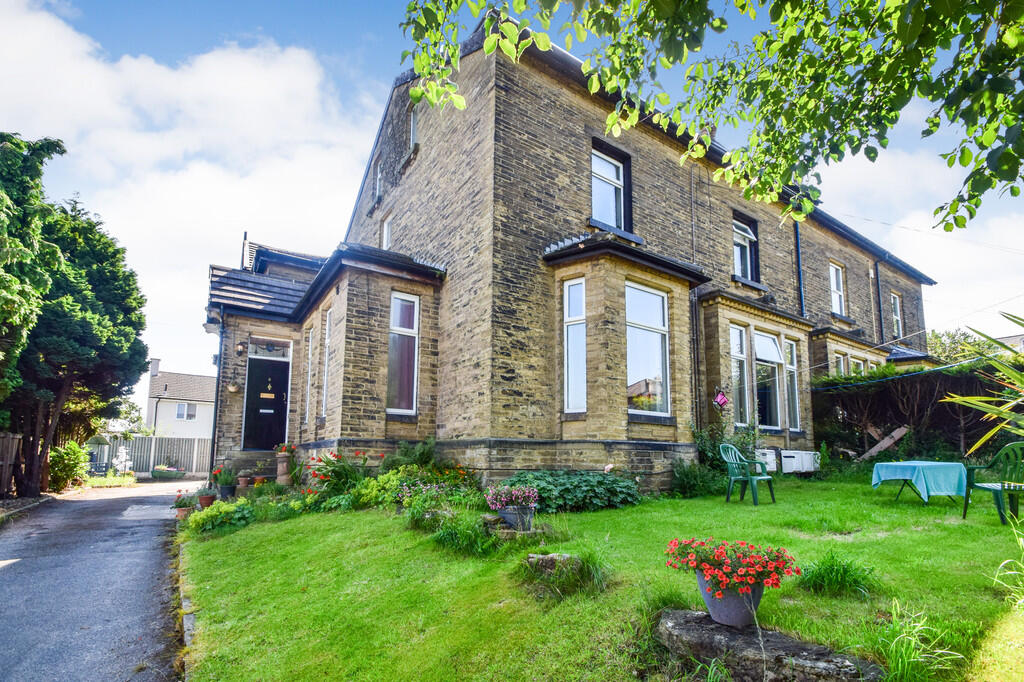 2-bed flat on Dallam Road, Saltaire, £144,550