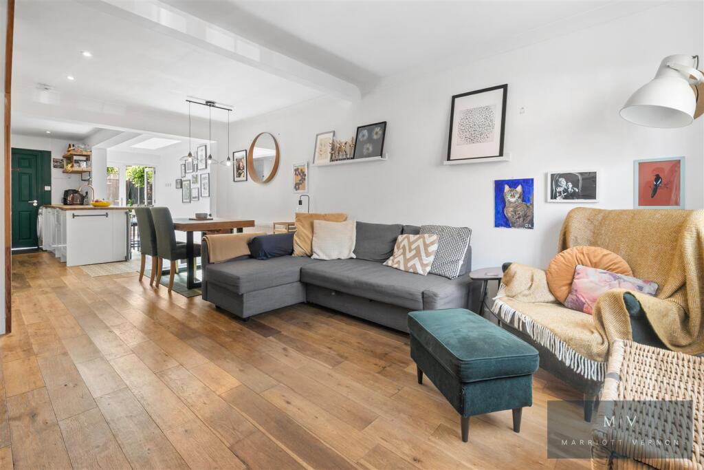 House in Croydon - View 3