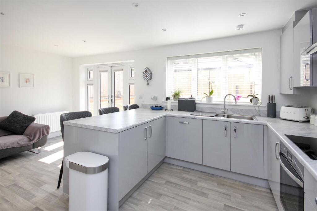 House in Northampton, Wellingborough - View 3