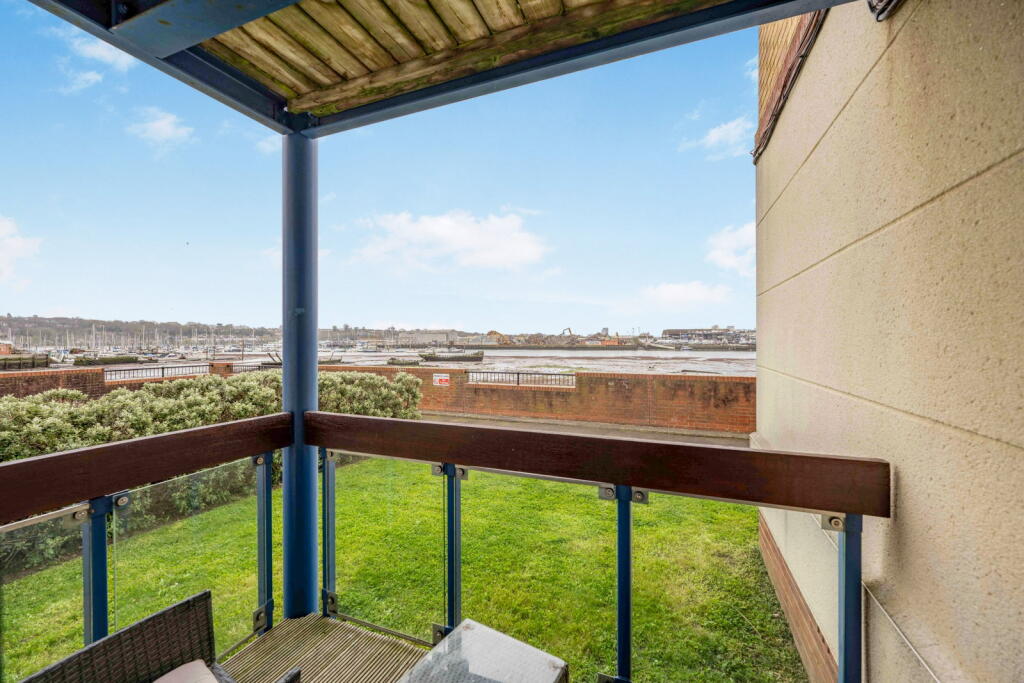 Apartment in Southampton - More