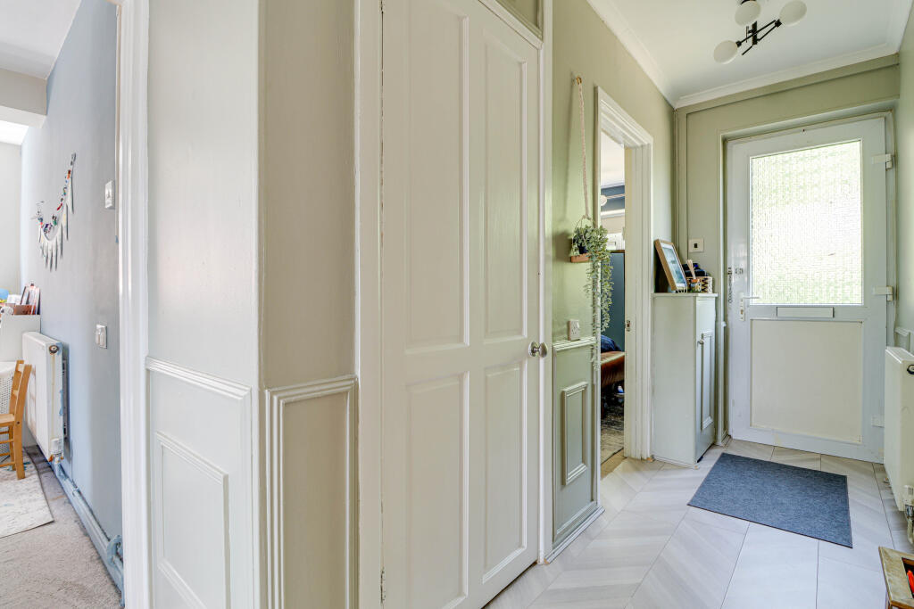 Reynolds Crescent, Sandridge, St. Albans, AL4 photo 3