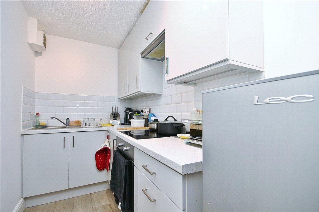 Apartment in Spelthorne, Surrey - View 3
