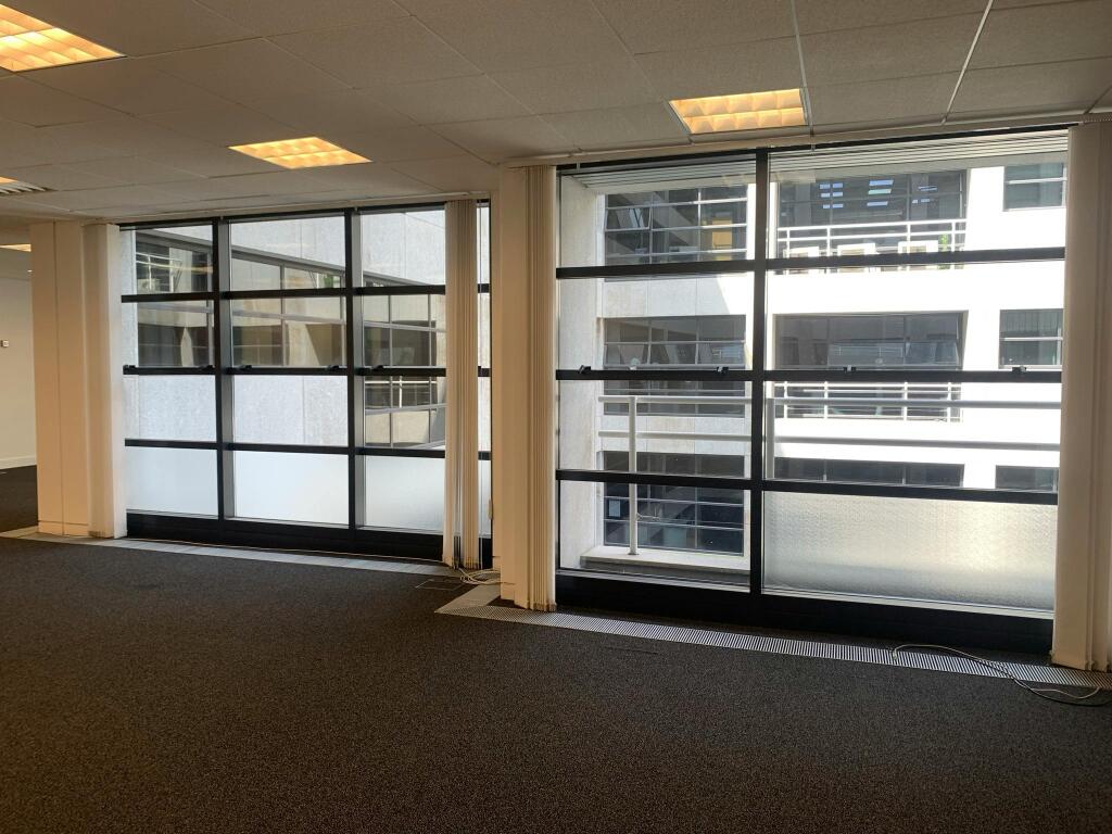 Main image of property: 32 Beaufort Court, Admirals Way, London, E14 9XL