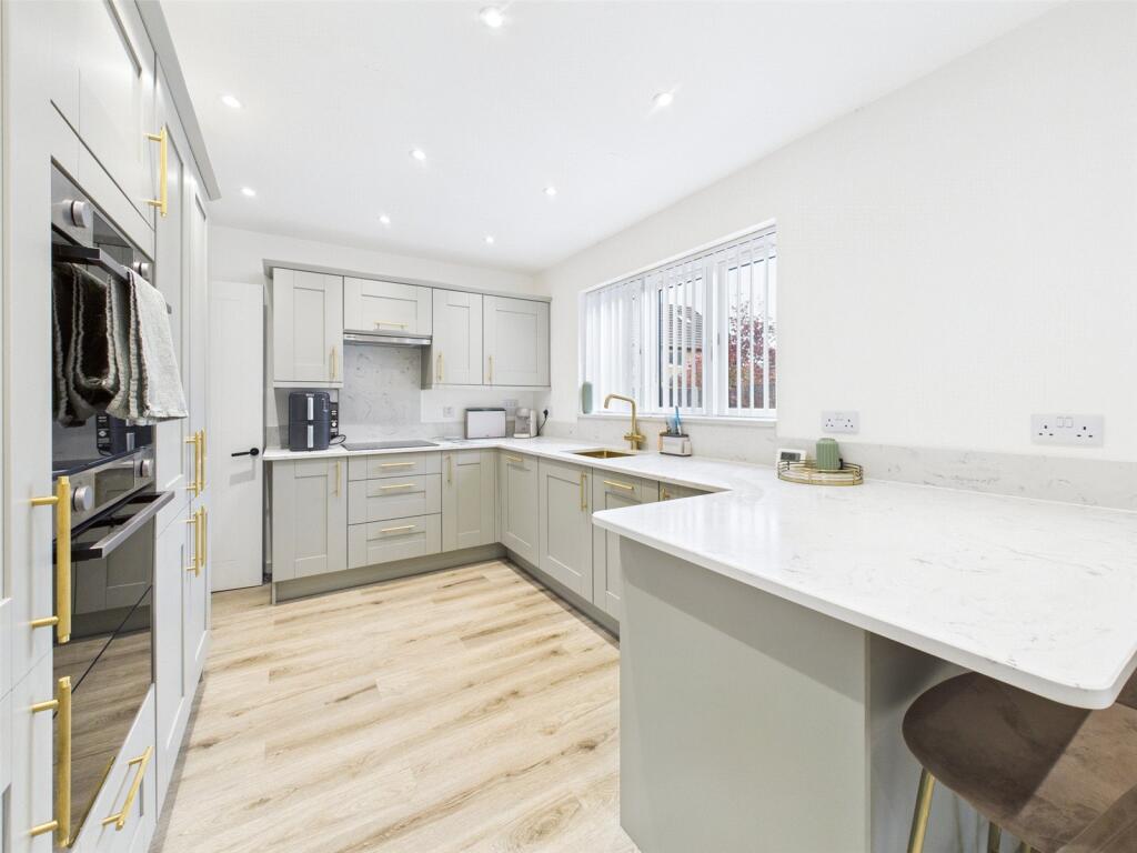The Causeway, Quedgeley, Gloucester, Gloucestershire, GL2 photo 3