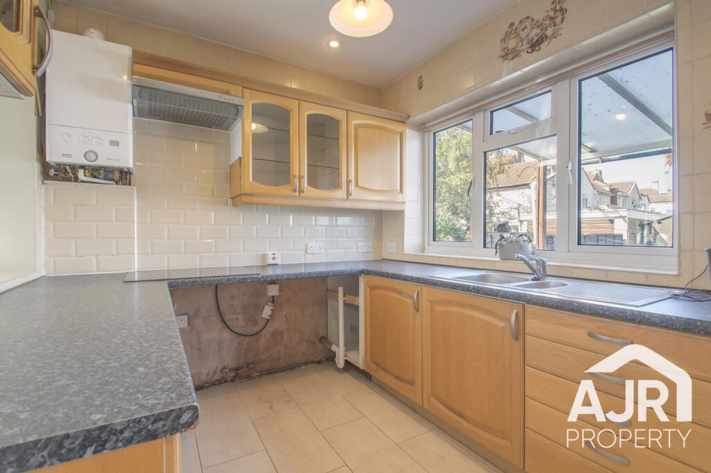 House in Dartford - More