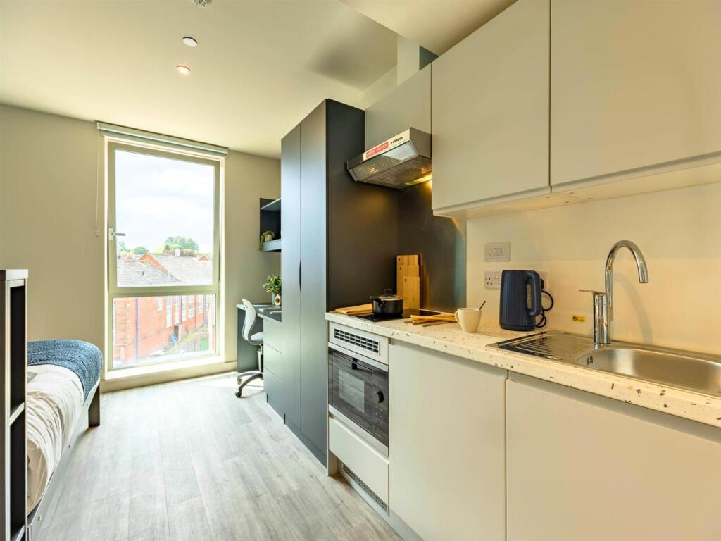 Apartment in Birmingham, West Midlands - View 3